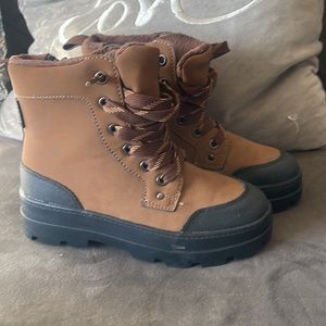 Brand new waterproof boys H & M Boots size 1 perfect for the winter !